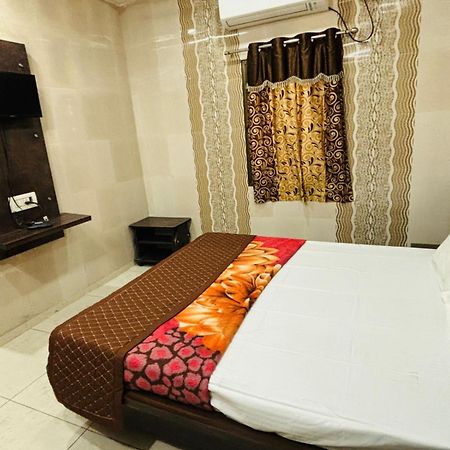 Hotel Shree Nath - 200 Meters From Dwarkadhish Temple المظهر الخارجي الصورة