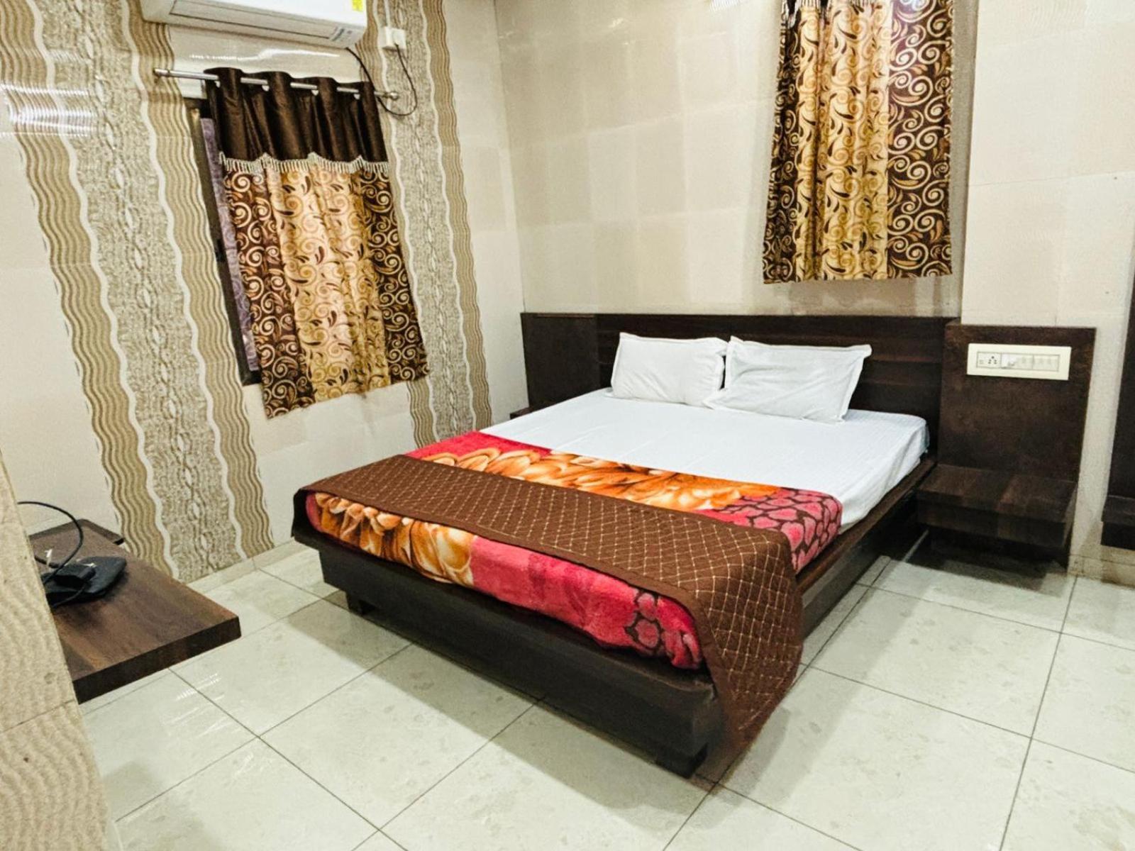 Hotel Shree Nath - 200 Meters From Dwarkadhish Temple المظهر الخارجي الصورة